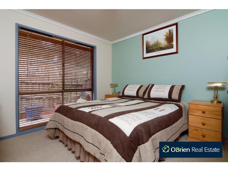 2/33 Amber Crescent, Narre Warren VIC 3805
