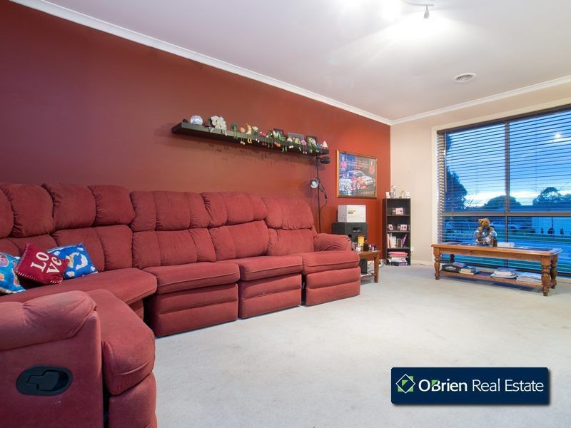 24 Bellevue Drive, Berwick VIC 3806