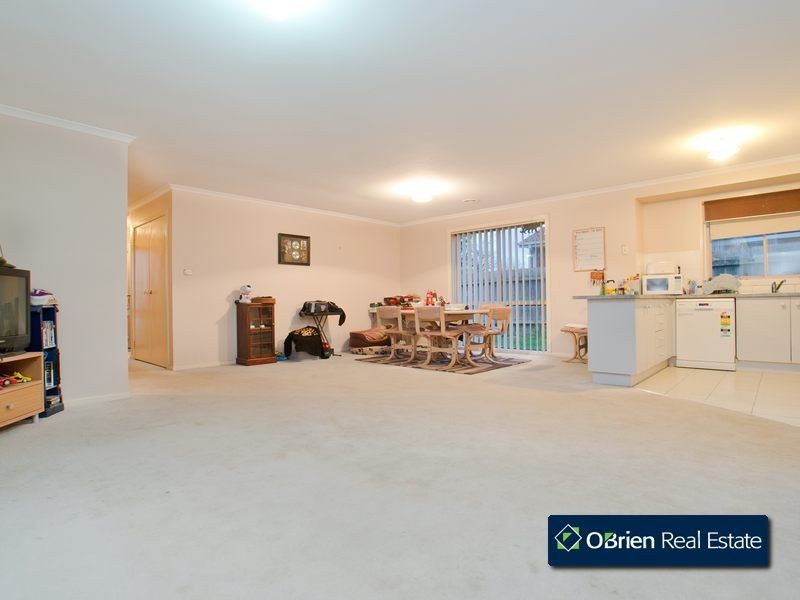 24 Bellevue Drive, Berwick VIC 3806