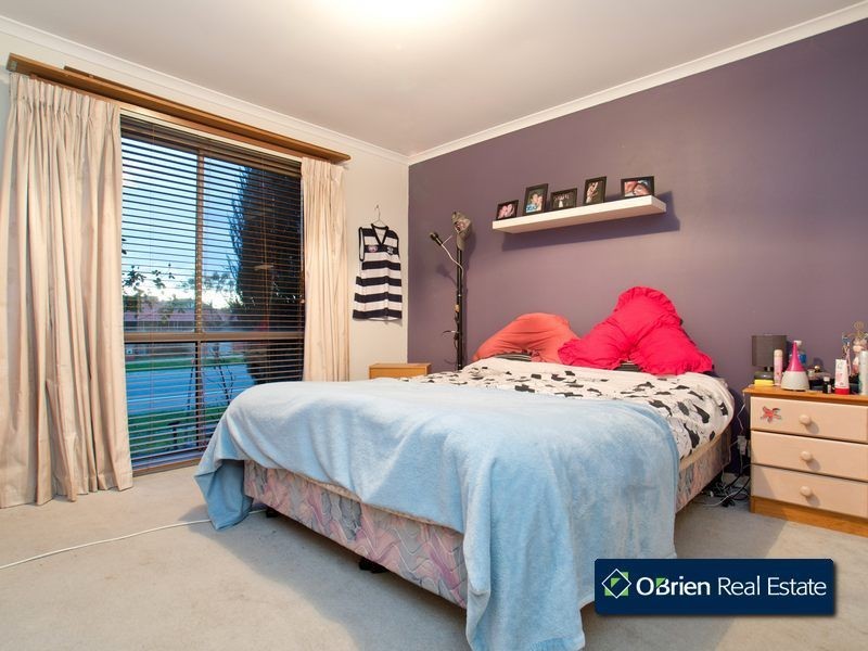 24 Bellevue Drive, Berwick VIC 3806