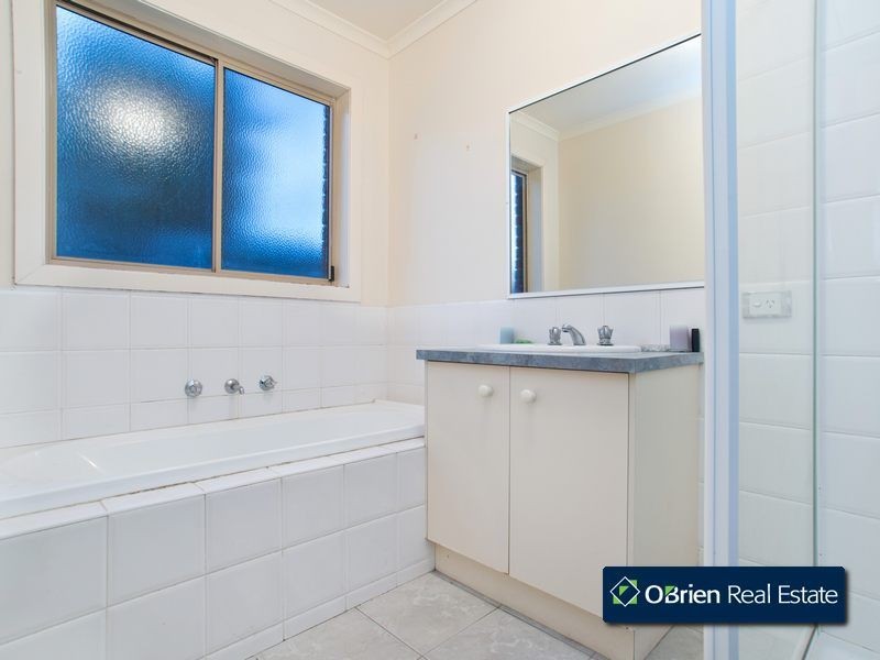 24 Bellevue Drive, Berwick VIC 3806