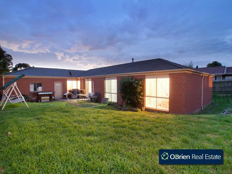 24 Bellevue Drive, Berwick VIC 3806