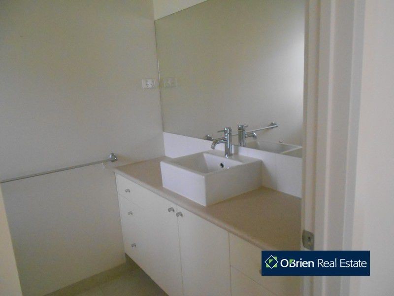 Unit 8/23-25 Main Street, Narre Warren North VIC 3804