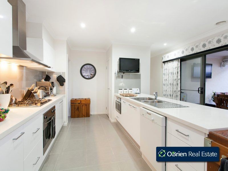 36 Cresthaven Boulevard, Berwick VIC 3806