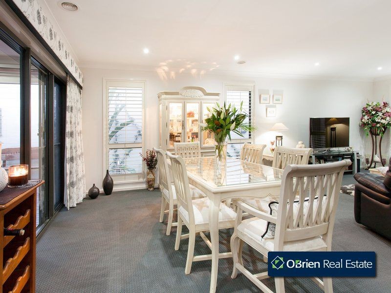 36 Cresthaven Boulevard, Berwick VIC 3806