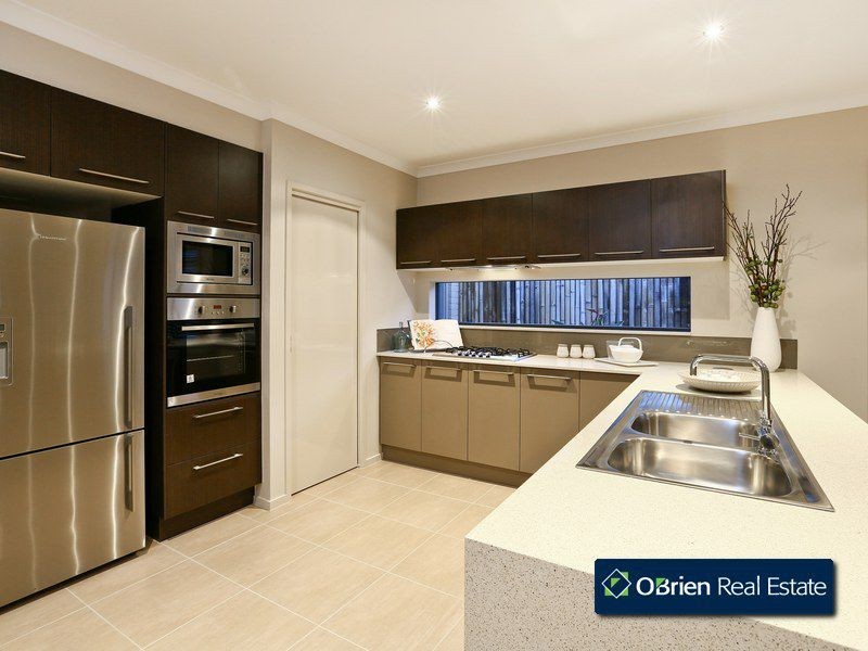 5 Villella Drive, Pakenham VIC 3810