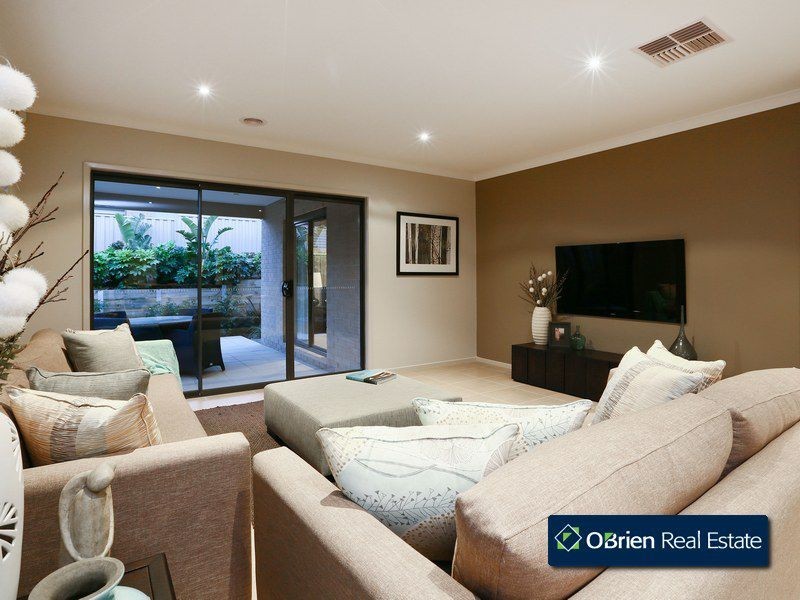 5 Villella Drive, Pakenham VIC 3810