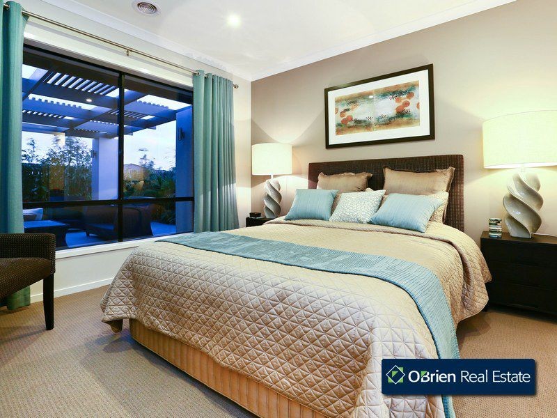 27 Crepe Avenue, Cranbourne West VIC 3977