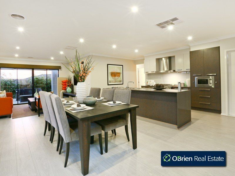 27 Crepe Avenue, Cranbourne West VIC 3977