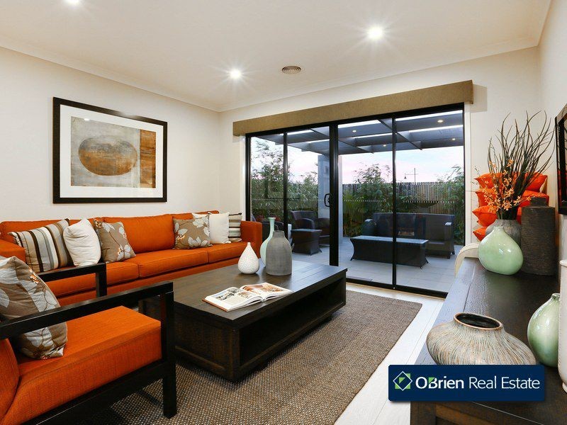 27 Crepe Avenue, Cranbourne West VIC 3977