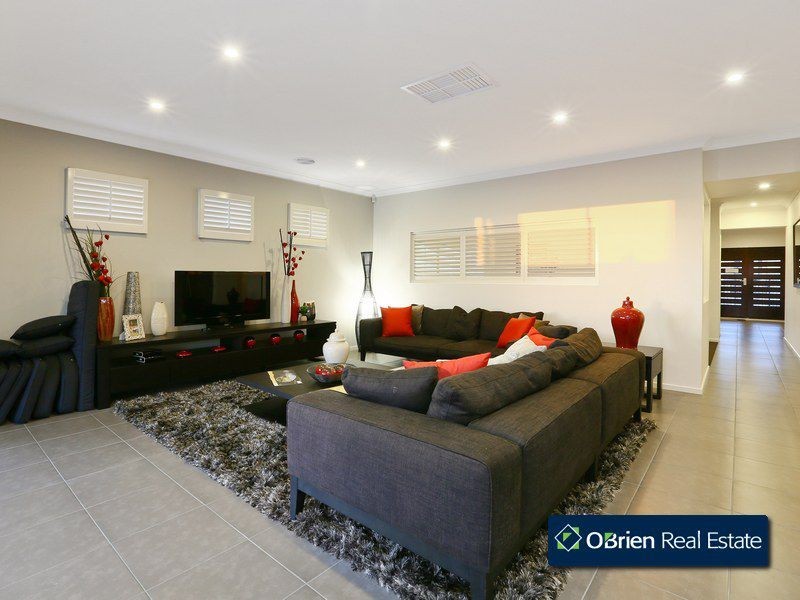 29 Crepe Avenue, Cranbourne West VIC 3977