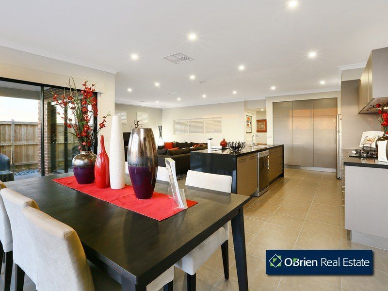 29 Crepe Avenue, Cranbourne West VIC 3977