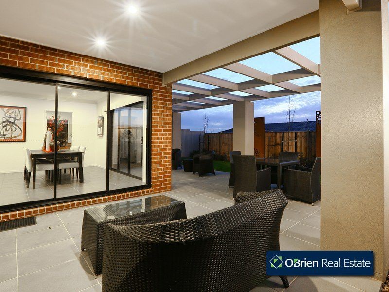 29 Crepe Avenue, Cranbourne West VIC 3977