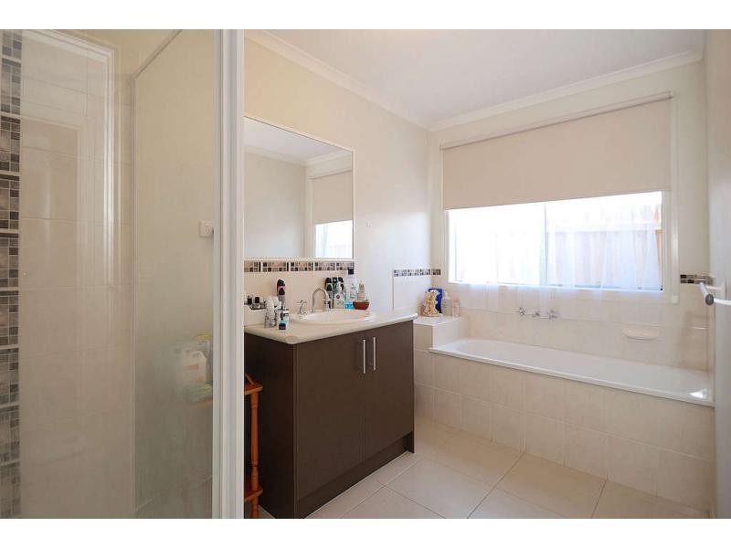 18 Golf Links Road, Berwick VIC 3806