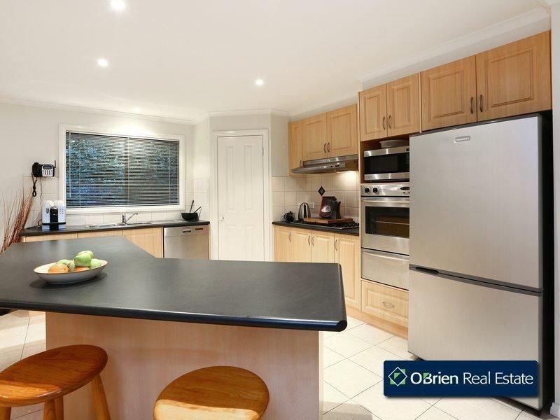18 Lancaster Way, Beaconsfield VIC 3807