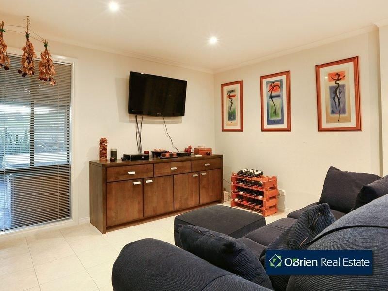 18 Lancaster Way, Beaconsfield VIC 3807
