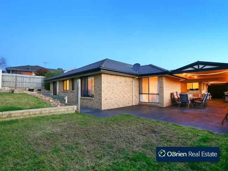 18 Lancaster Way, Beaconsfield VIC 3807