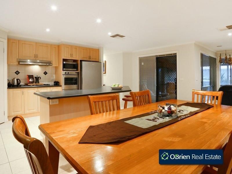 18 Lancaster Way, Beaconsfield VIC 3807