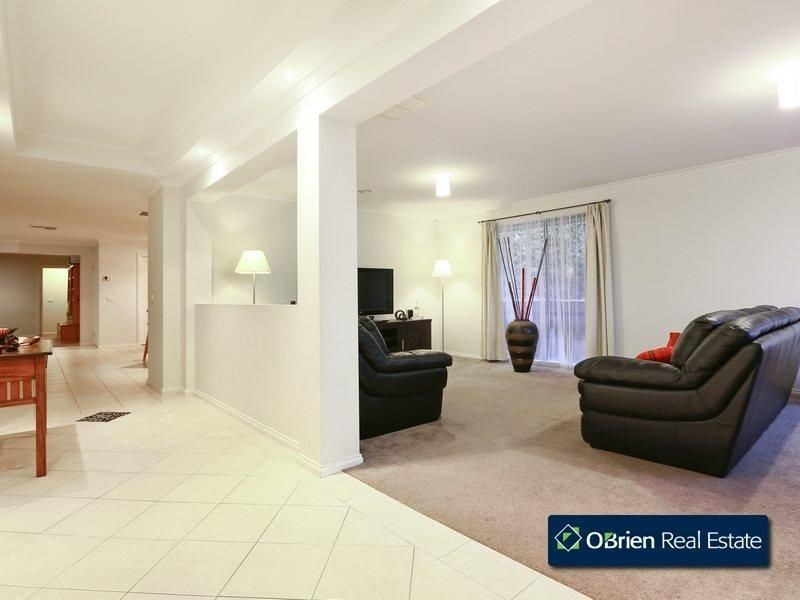 18 Lancaster Way, Beaconsfield VIC 3807