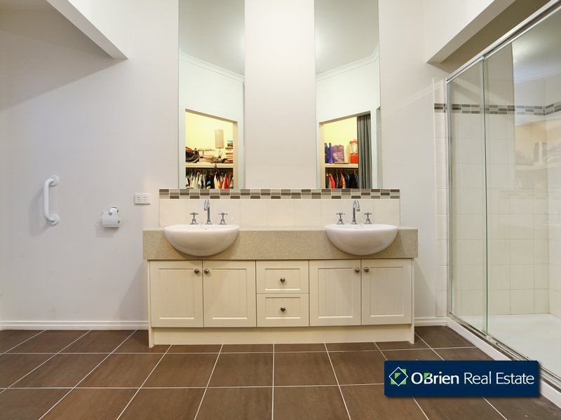 3 Victoria Place, Pakenham VIC 3810