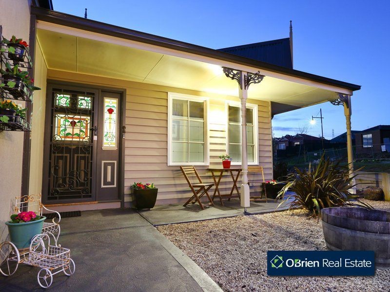 3 Victoria Place, Pakenham VIC 3810