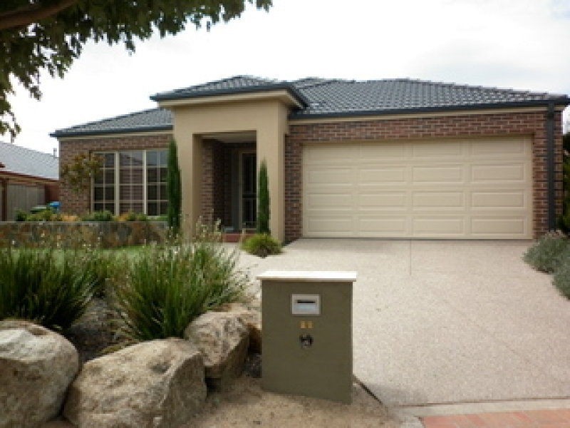 22 Mathoura Court, Berwick VIC 3806