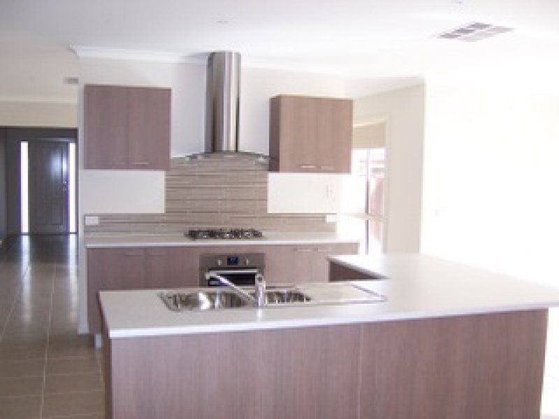 22 Mathoura Court, Berwick VIC 3806