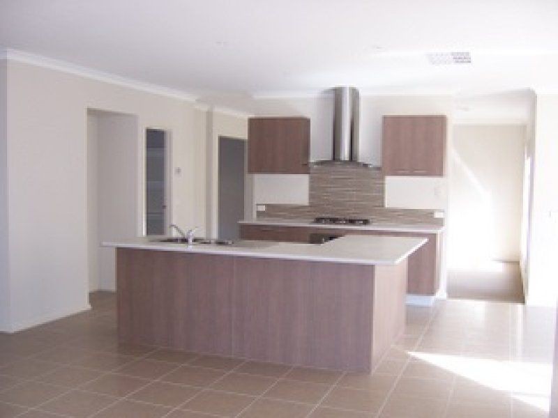 22 Mathoura Court, Berwick VIC 3806