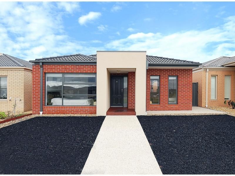 3 Kikuya Way, Cranbourne North VIC 3977