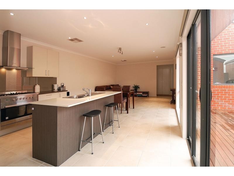 3 Kikuya Way, Cranbourne North VIC 3977