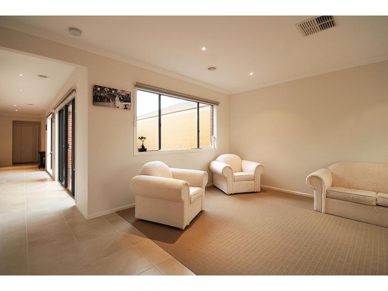 3 Kikuya Way, Cranbourne North VIC 3977