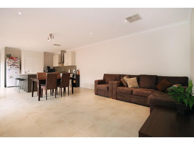 3 Kikuya Way, Cranbourne North VIC 3977