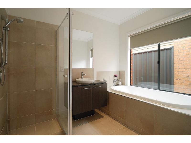 3 Kikuya Way, Cranbourne North VIC 3977