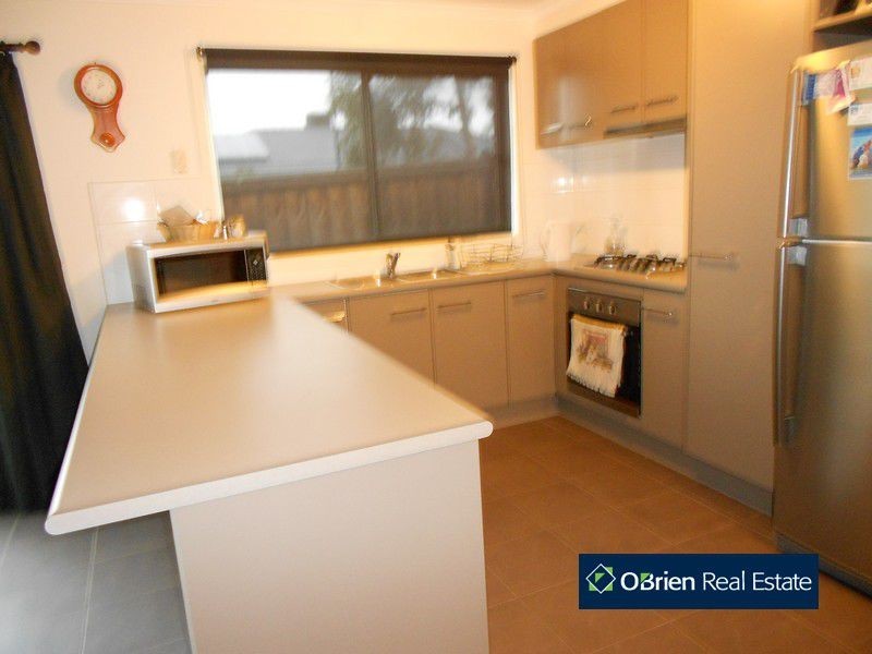 12 Hawkeseye Way, Cranbourne East VIC 3977