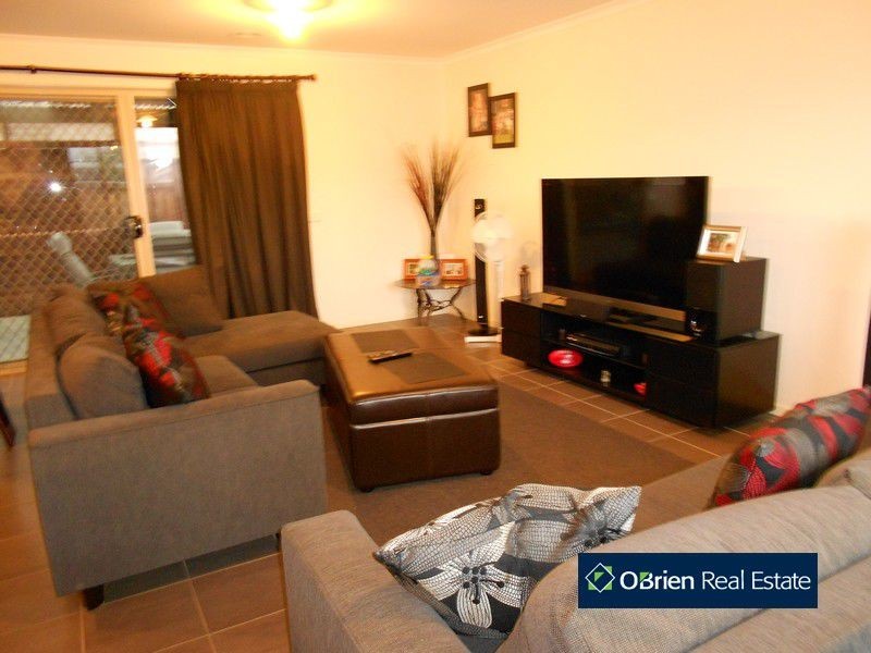 12 Hawkeseye Way, Cranbourne East VIC 3977