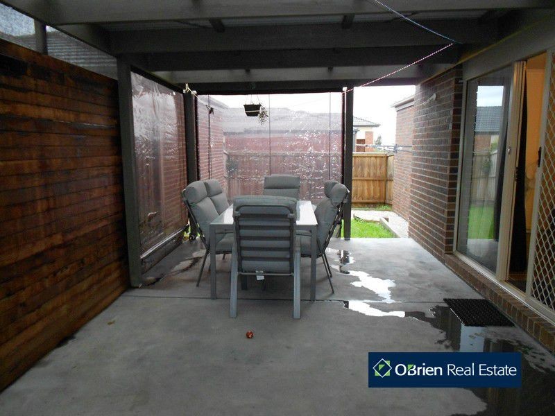 12 Hawkeseye Way, Cranbourne East VIC 3977