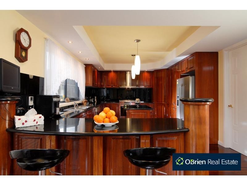 6 The Lough Court, Narre Warren North VIC 3804