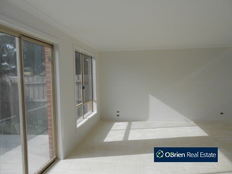 2/72 Norfolk Drive, Narre Warren VIC 3805