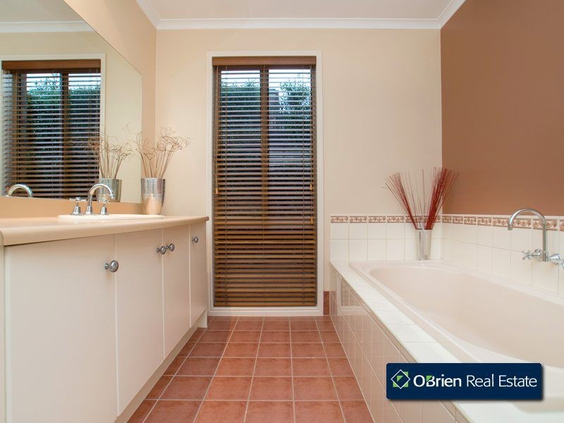 6 Lexton Street, Narre Warren South VIC 3805