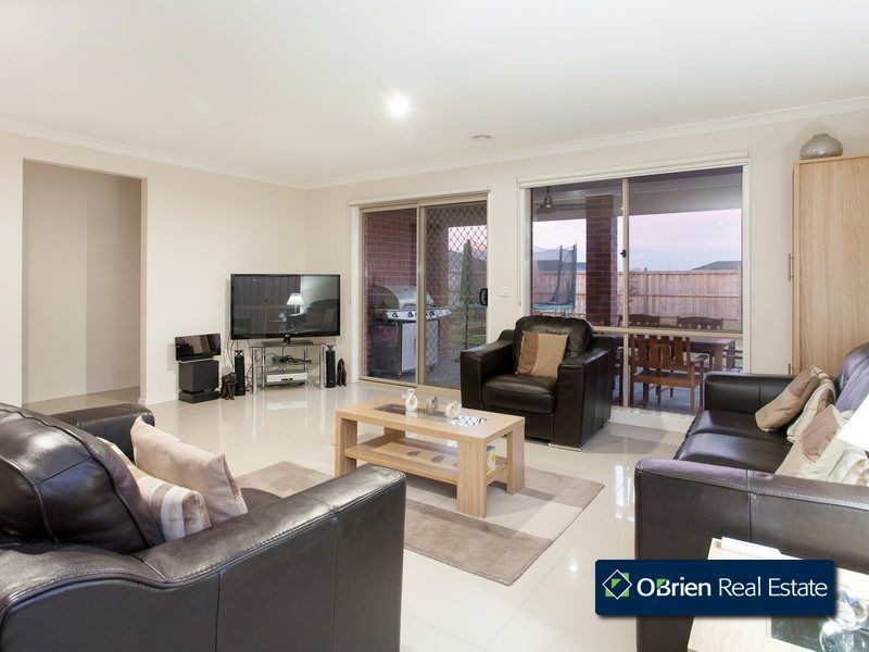 88 William Thwaites Boulevard, Cranbourne North VIC 3977