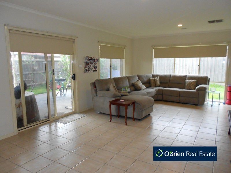 64 Robinswood Parade, Narre Warren South VIC 3805