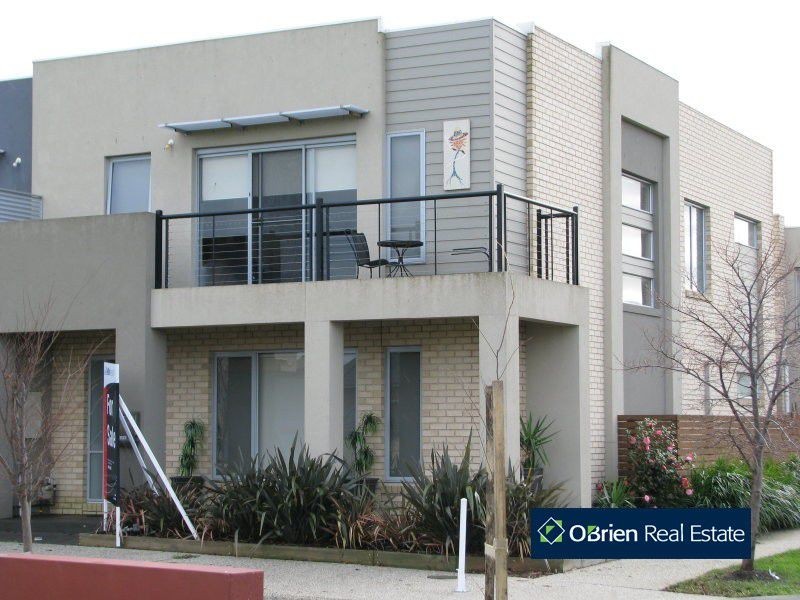 14 Stonebridge Lane, Pakenham VIC 3810
