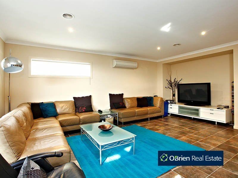 14 Stonebridge Lane, Pakenham VIC 3810