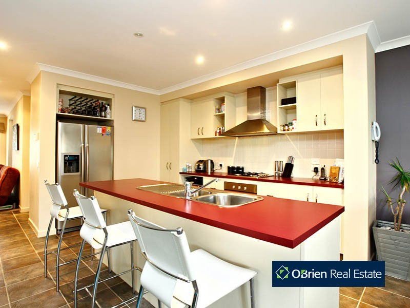 14 Stonebridge Lane, Pakenham VIC 3810
