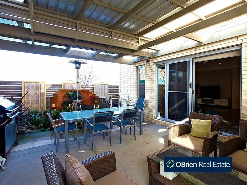 14 Stonebridge Lane, Pakenham VIC 3810