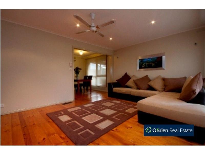 7 Spring Road, Junction Village VIC 3977