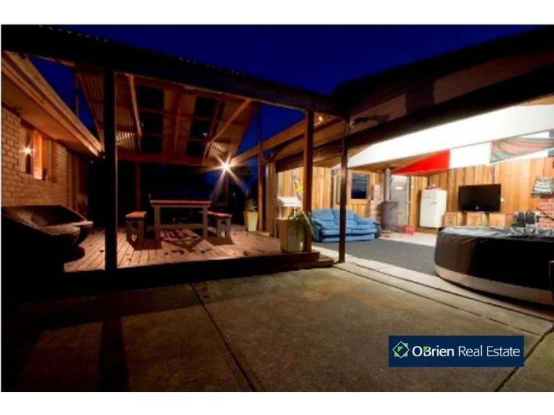 7 Spring Road, Junction Village VIC 3977