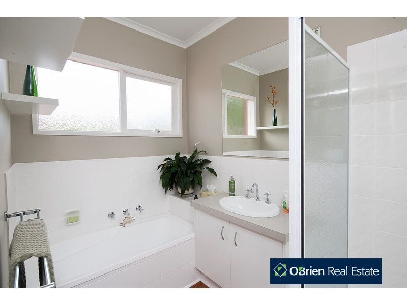 2 Penguin Close, Blind Bight VIC 3980