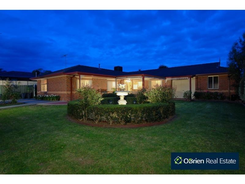 5 Carmela Close, Narre Warren VIC 3805
