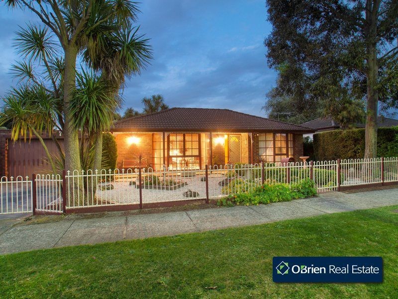 7 Thompsons Road, Cranbourne North VIC 3977